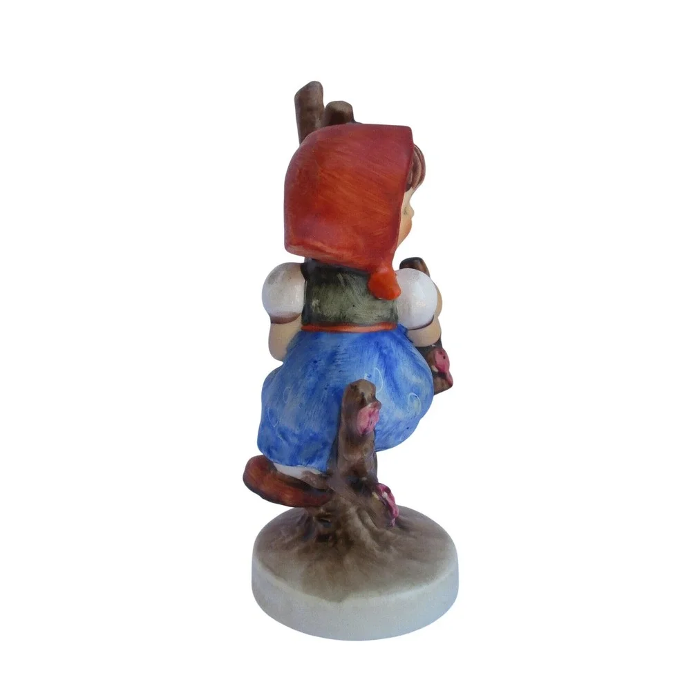Hummel Goebel figurine Apple Tree Girl #141 1979-90 Mothers Day gift collectible